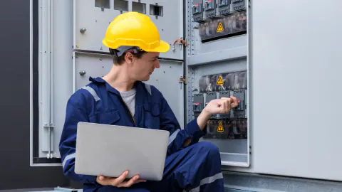 What Is Field Service Management? A Guide